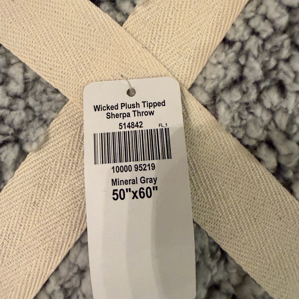L.L. Bean Soft Gray Sherpa Throw New with tags! - Picture 3 of 6